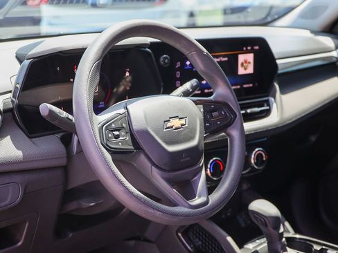 Used 2024 Chevrolet TrailBlazer LT FWD image 26