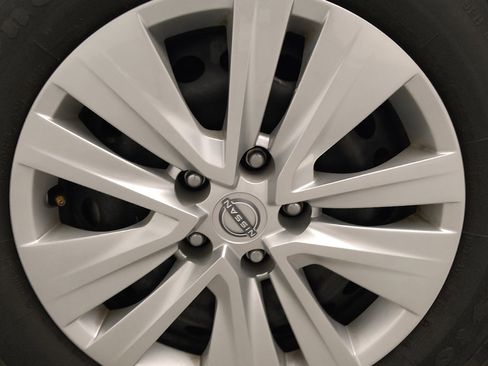 Used 2025 Nissan Sentra S FWD image 31