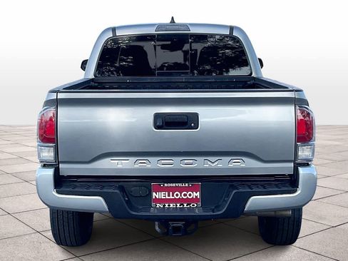 Used 2022 Toyota Tacoma TRD Off-Road image 7