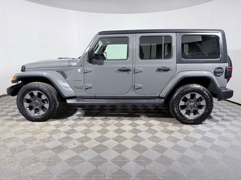 Used 2018 Jeep Wrangler Unlimited Sahara AWD/4WD image 3