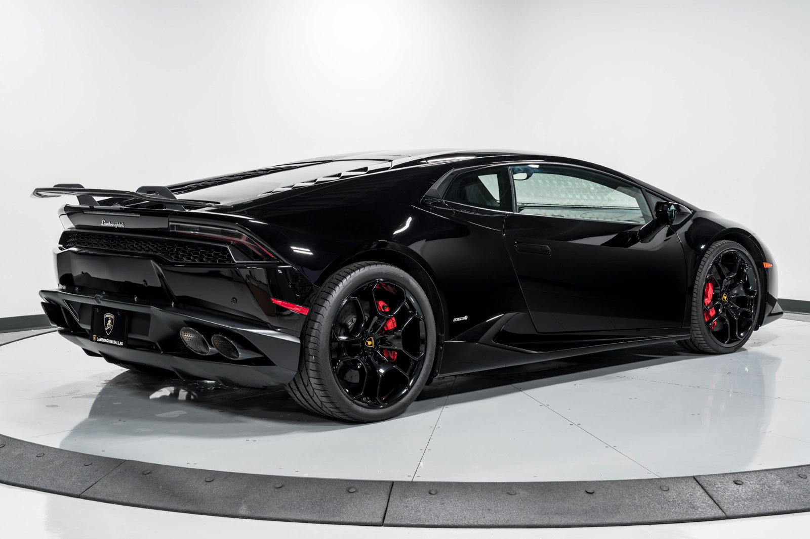 Used 2015 Lamborghini Huracan LP 610-4 AWD/4WD image 3
