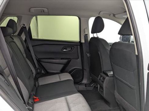 Used 2025 Nissan Rogue SV FWD image 18