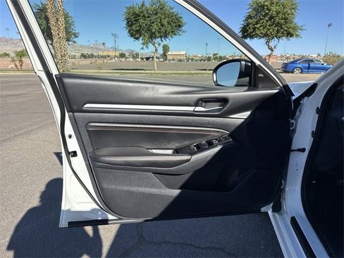 Used 2023 Nissan Altima 2.5 SR image 9