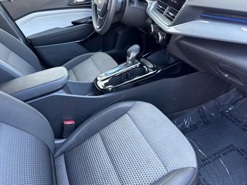 Used 2024 Chevrolet Trax LT FWD image 18