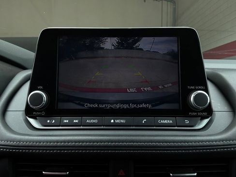 Used 2025 Nissan Rogue SV FWD image 31