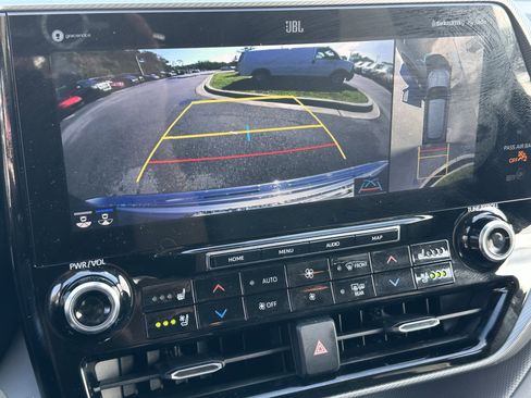 Used 2021 Toyota Highlander Platinum image 27