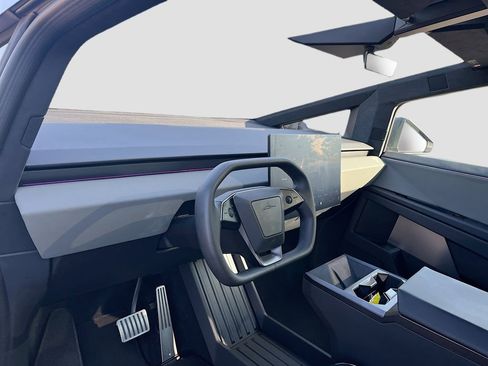 Used 2025 Tesla Cybertruck AWD Crew Cab image 9
