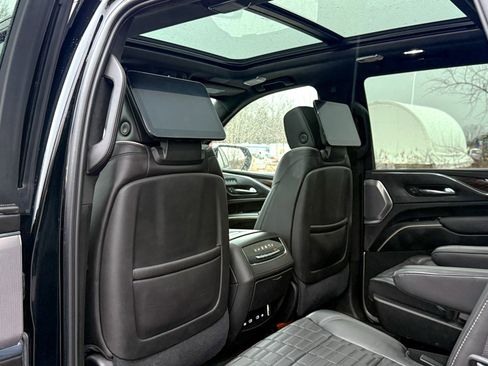 Used 2021 Cadillac Escalade Sport Platinum w/ LPO, ONYX Package image 19