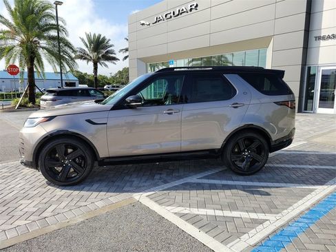 New 2025 Land Rover Discovery Metropolitan Edition image 2