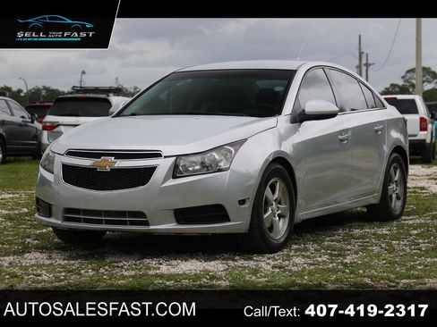 Used 2013 Chevrolet Cruze LT FWD image 1