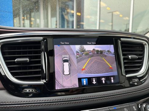 Used 2020 Chrysler Pacifica Limited w/ Advanced Safetytec Group FWD image 27