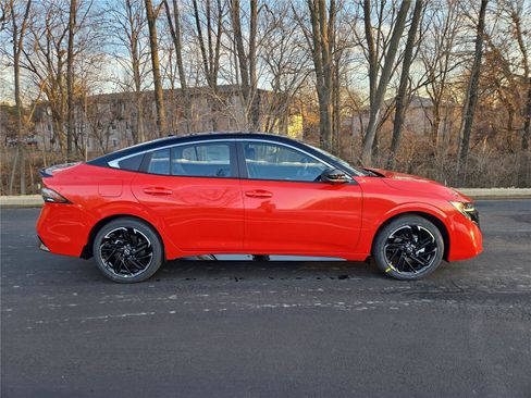 New 2026 Nissan Sentra SR w/ SR Premium Package FWD image 2