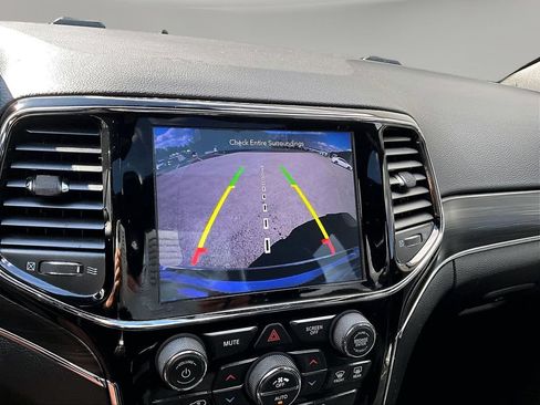 Used 2020 Jeep Grand Cherokee Limited AWD/4WD image 18