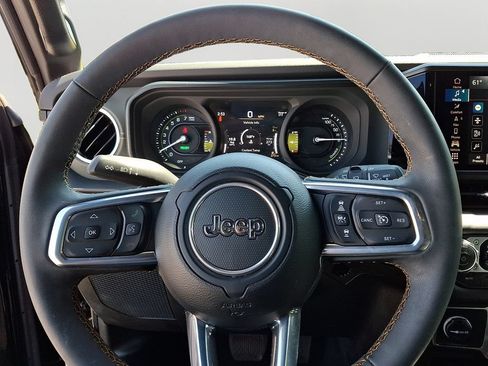 Used 2024 Jeep Wrangler High Altitude AWD/4WD image 19