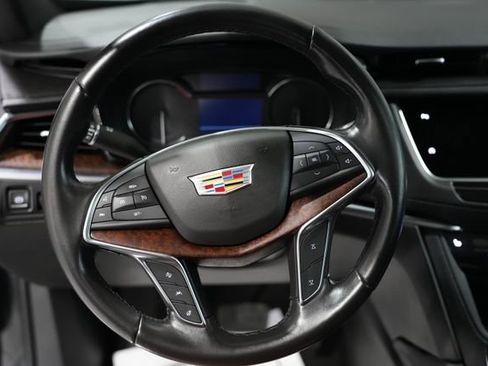 Used 2021 Cadillac XT5 Premium Luxury image 16