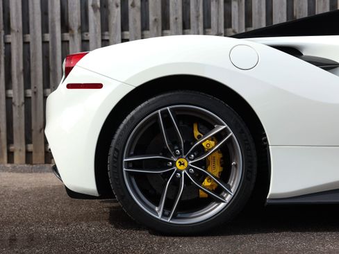 Used 2017 Ferrari 488 Spider image 6