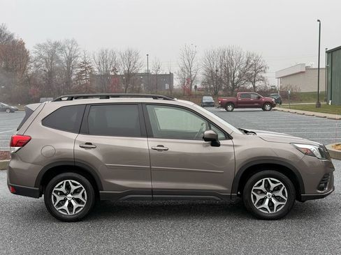 Used 2022 Subaru Forester Premium image 9