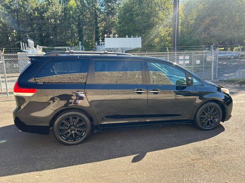 Used 2012 Toyota Sienna Limited w/ Premium Pkg AWD/4WD image 4