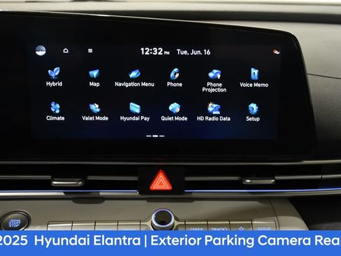 Used 2025 Hyundai Elantra Limited FWD image 18