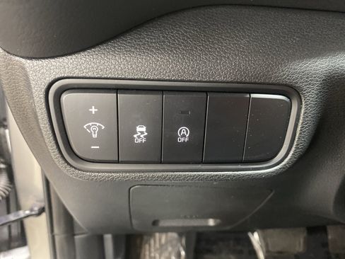 Used 2025 Kia Soul LX w/ LX Technology Package FWD image 19