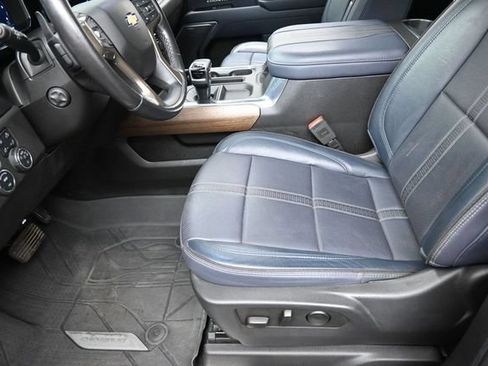 Used 2023 Chevrolet Silverado 1500 High Country w/ High Country Premium Package AWD/4WD image 9