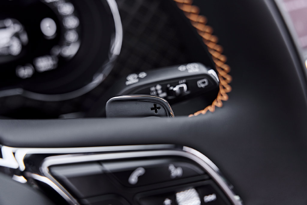 Used 2025 Bentley Bentayga AWD/4WD image 68