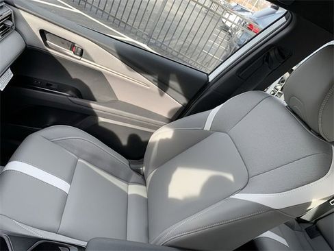 Used 2025 Toyota Camry SE image 29