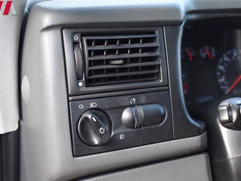 Used 2002 Volkswagen Eurovan MV image 15