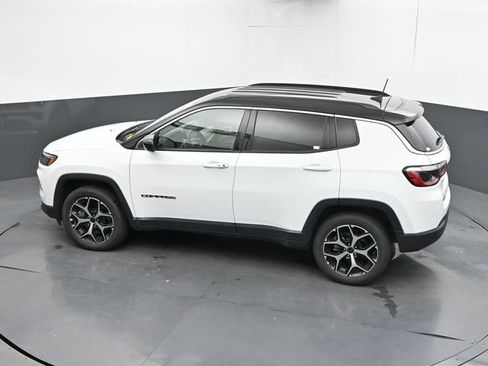 Used 2025 Jeep Compass Limited AWD/4WD image 40