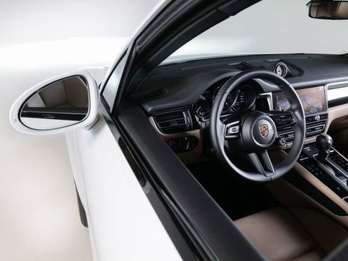 Certified 2026 Porsche Macan image 27