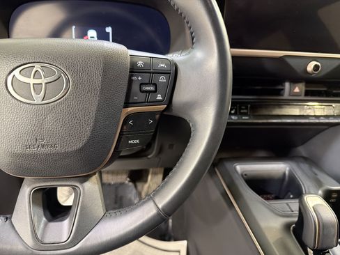 Used 2023 Toyota Crown XLE image 15