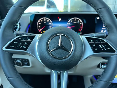 New 2026 Mercedes-Benz GLB 250 image 24