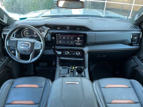 Used 2025 GMC Sierra 2500 AT4 AWD/4WD image 9