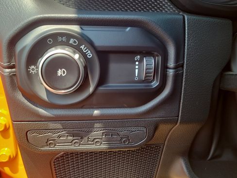 Used 2025 Jeep Wrangler Unlimited Rubicon AWD/4WD image 15