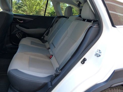 Used 2024 Subaru Outback Premium AWD/4WD image 29