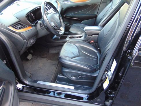 Used 2017 Lincoln MKC Reserve w/ Lincoln MKC Climate Package image 2