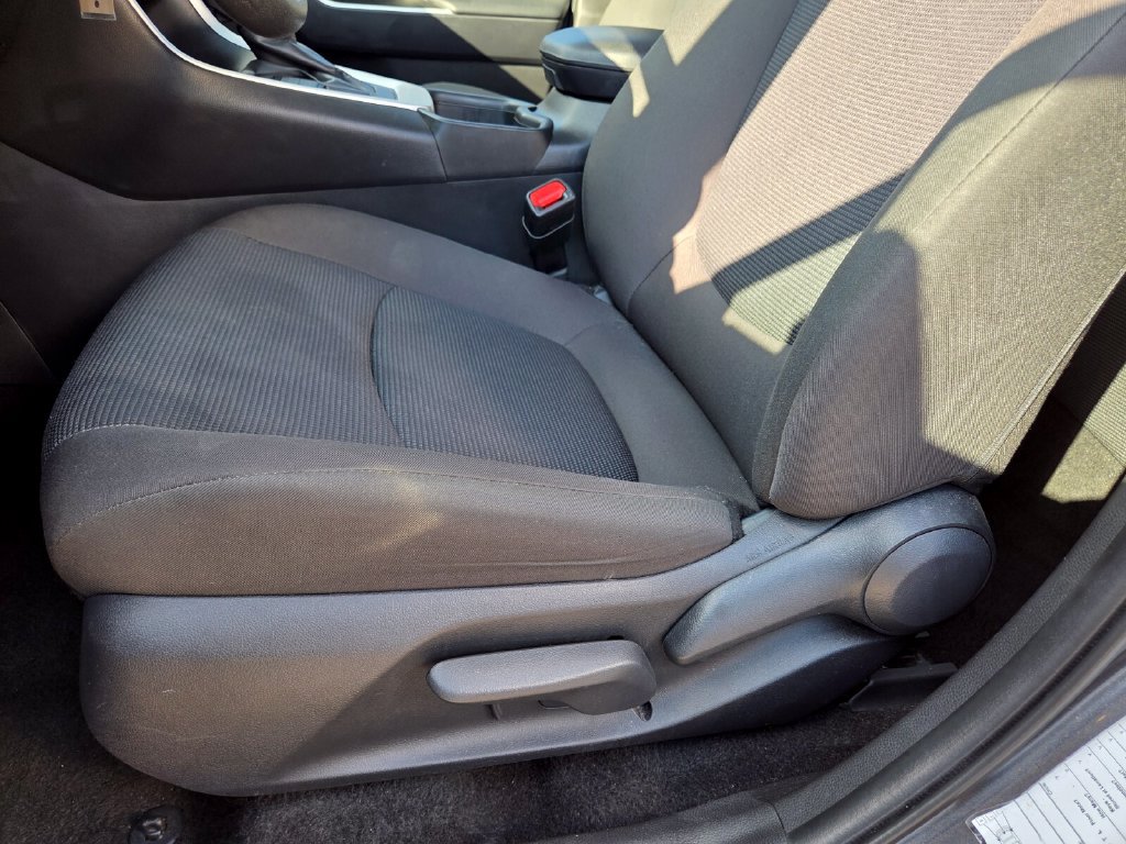 Used 2025 Toyota RAV4 LE AWD/4WD image 10