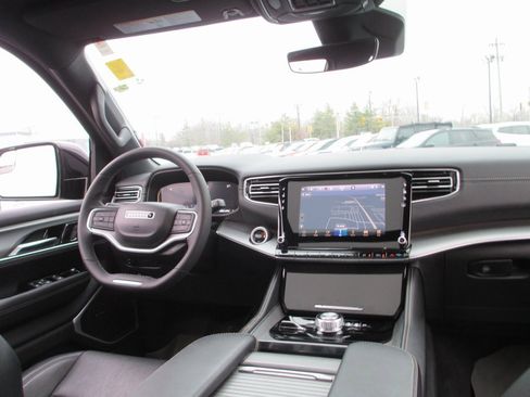 Used 2024 Jeep Wagoneer Series II image 29
