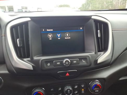 Used 2021 GMC Terrain SLE w/ Driver Convenience Package image 18