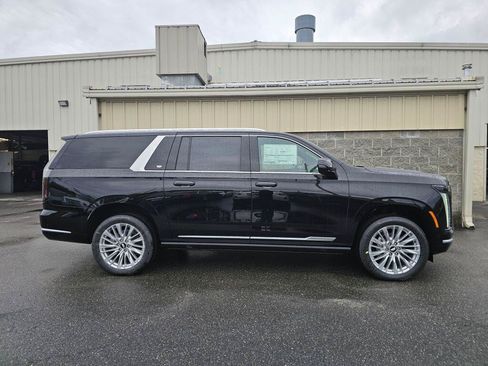 New 2026 Cadillac Escalade ESV Luxury AWD/4WD image 9