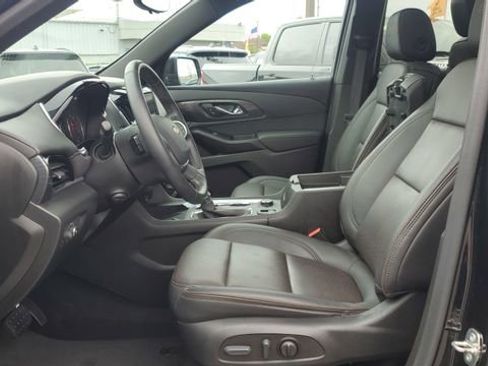 Used 2023 Chevrolet Traverse High Country w/ LPO, Floor Liner Package AWD/4WD image 4