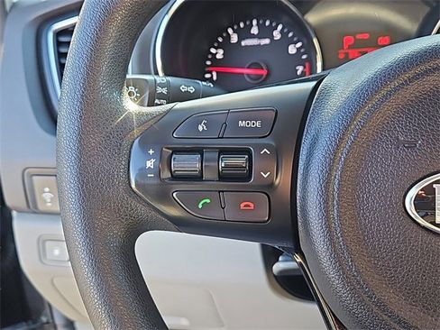 Used 2016 Kia Sedona LX w/ LX Convenience Package image 19