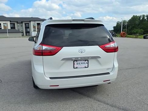Used 2020 Toyota Sienna Limited Premium FWD image 6