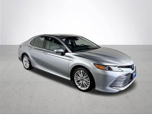 Used 2018 Toyota Camry XLE w/ Audio Package FWD image 4