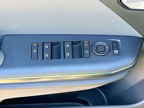 New 2025 Kia K4 LXS image 17