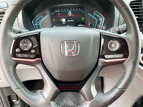 Used 2024 Honda Odyssey Touring image 11