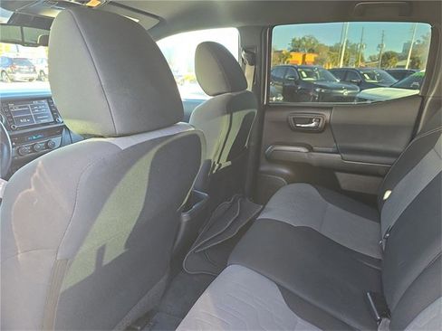 Used 2021 Toyota Tacoma TRD Sport image 9