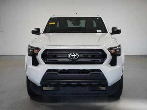 Certified 2024 Toyota Tacoma SR AWD/4WD image 2
