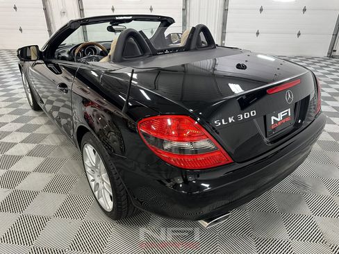 Used 2009 Mercedes-Benz SLK 300 image 18
