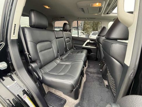 Used 2015 Toyota Land Cruiser image 13